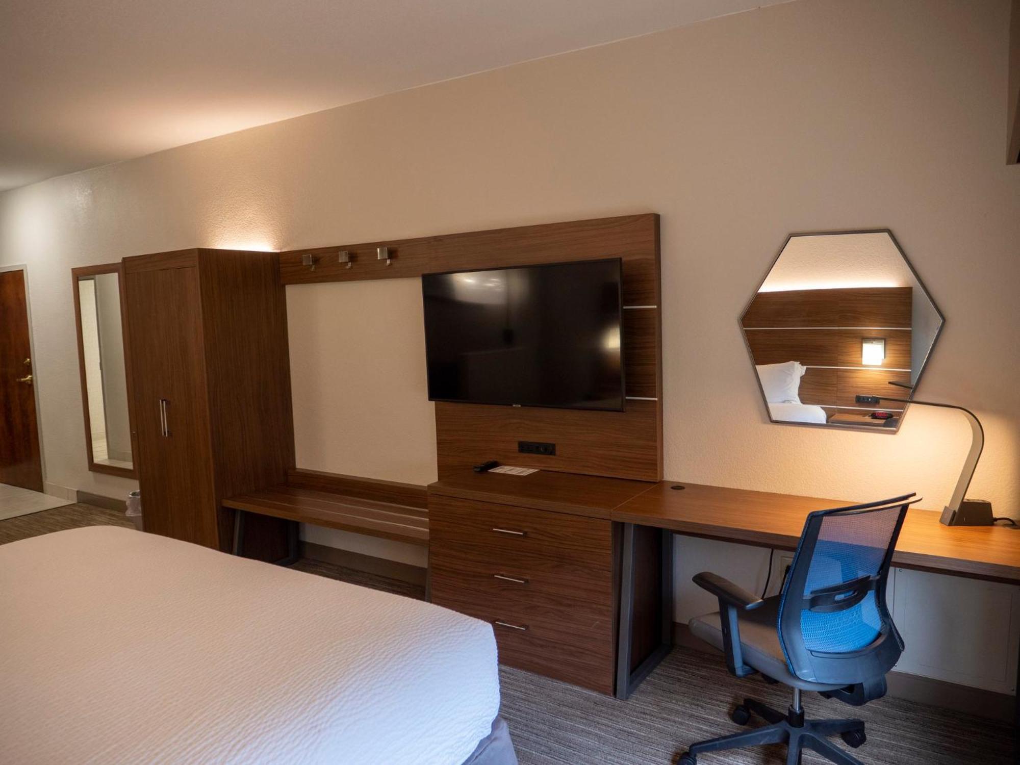 Holiday Inn Express & Suites Greenville Airport I85 By Ihg Exterior photo