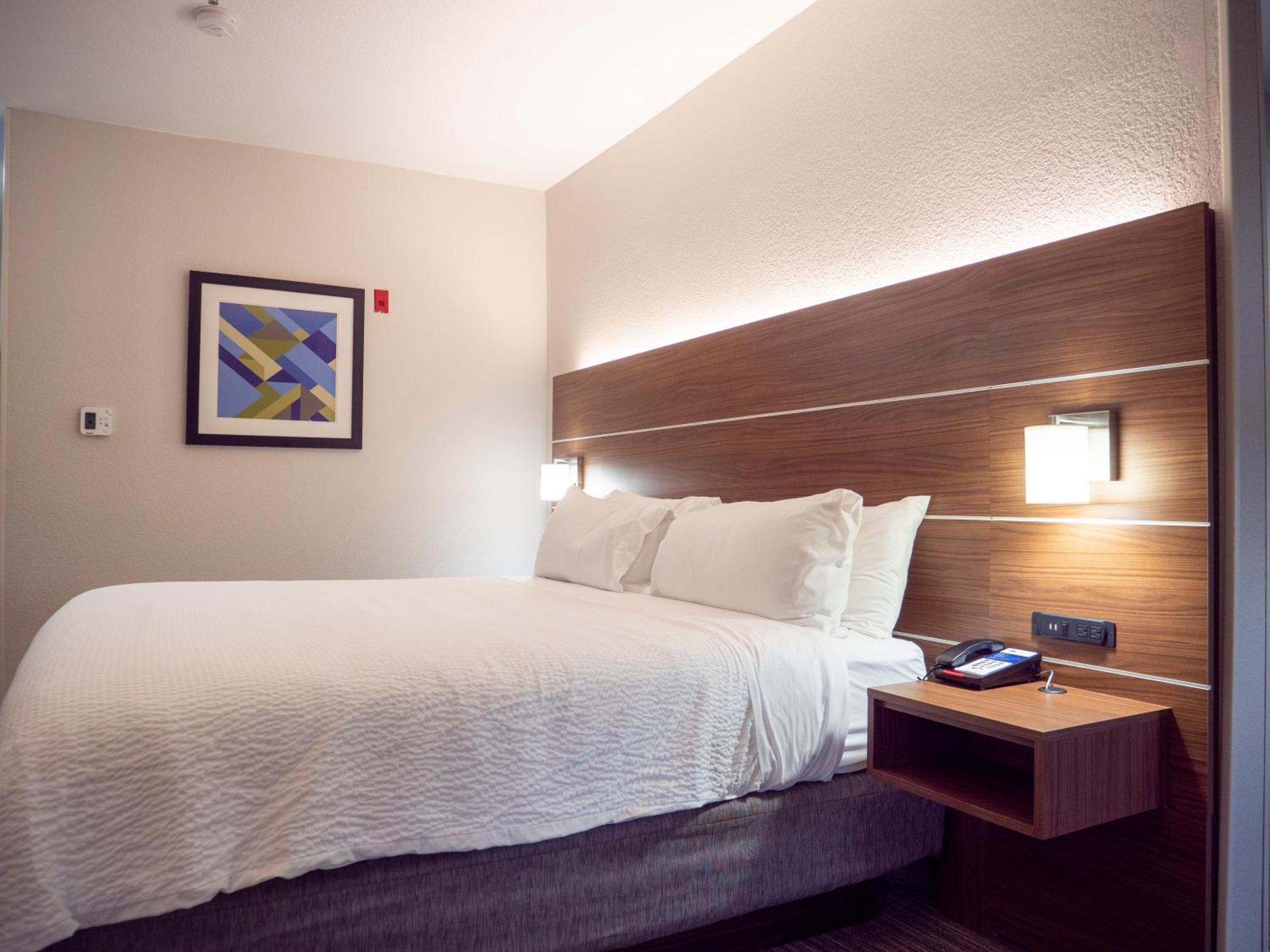 Holiday Inn Express & Suites Greenville Airport I85 By Ihg Exterior photo